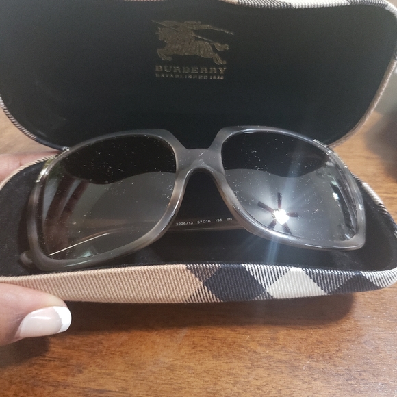 Burberry Accessories - Burberry Sunglasses